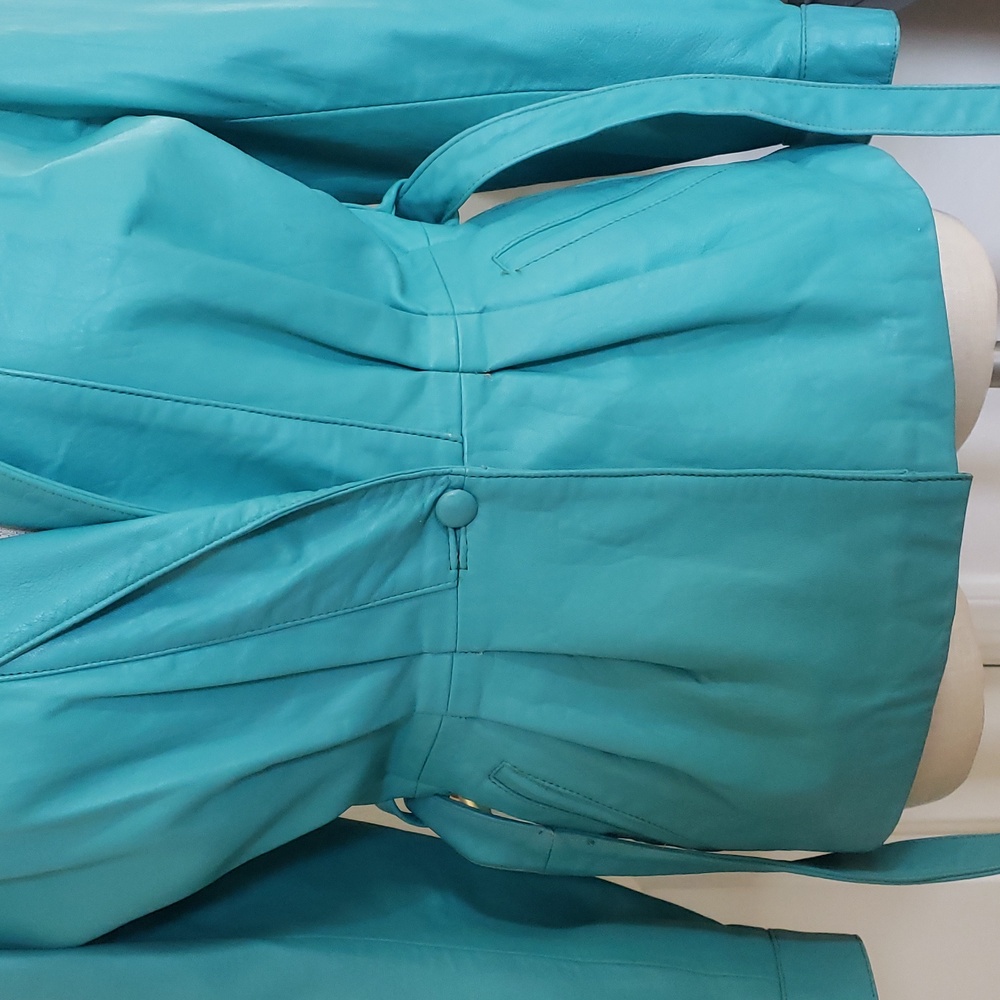 Vintage 80's Turquoise Leather Belted Jacket • Sculpted Shoulders • SIZE SMALL - Picture 14 of 16